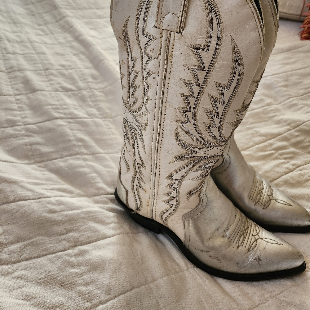 white/Silver leather cowgirl/cowboy  Boots ALL leather   Christmas party boots